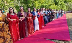 Şırnak'ta en uzun halay kuyruğu
