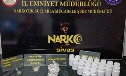 Sivas'ta uyuşturucu operasyonu: 2 kişi tutuklandı, bol miktarda uyuşturucu madde ele geçirildi