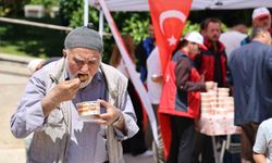 Sivas'ta vatandaşlara aşure dağıtıldı