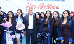 Sultangazi'de lise öğrencilerinin mezuniyeti coşkuyla kutlandı