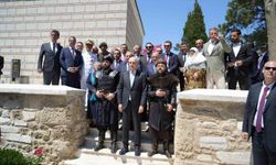 TBMM Başkanı Kurtulmuş Gelibolu'da: Gazi Süleyman Paşa Türbesi'nde Alplerin nöbet değişimi büyüledi