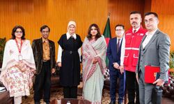 Türk Kızılay Genel Başkanı Yılmaz, Bangladeş'te Arakanlı mültecilerin kamplarını ziyaret etti