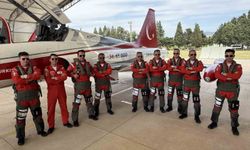 Türk Yıldızları ve SOLOTÜRK'ten İzmir semalarında nefes kesen prova