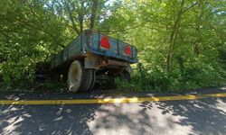 Türkeli'de traktör şarampole devrildi