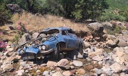 Uçurumdan yuvarlanarak hurdaya dönen otomobilin sürücüsü yaralandı