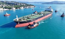 Ukrayna'nın vurduğu dev tanker İstanbul Boğazı'ndan geçirildi