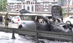 Üsküdar'da alev alev yanan SUV kullanılamaz hale geldi