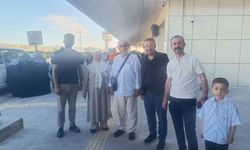 Van'dan kutsal topraklara uzanan yolculuk sona erdi: İlk hac kafilesi dualarla karşılandı