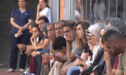 YKS'ye saniyeler kala yetişti: Güvenlik görevlisi motosikletiyle sınava ulaştırdı