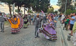'36. Uluslararası Samsun Halk Oyunları Festivali' renkli görüntülerle başladı