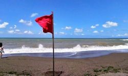 Akçakoca'da sahile kırmızı bayrak çekildi