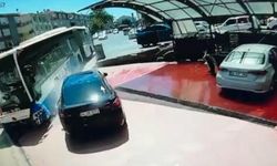 Ankara'da kontrolden çıkan EGO otobüsünü son anda fark eden kişi kazadan kurtuldu