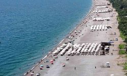Antalya'da termometreler 38 dereceyi gösterdi, sahiller doldu