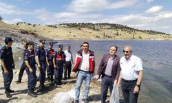 Aslanapa Kureyşler Göleti'ne 140 bin sazan yavrusu bırakıldı