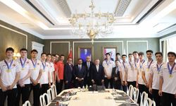 Bakan Bak: 'İstikrarlı başarılarla voleybol ülkesi haline geldik'