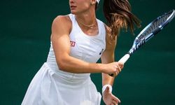 Bakan Bak'tan milli tenisçi Zeynep Sönmez'e destek