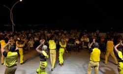 Bardakçı Koyu'nda tatil konser ve dans şovlarıyla renklendi