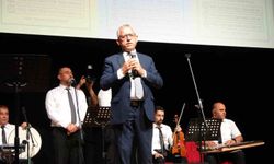 Başkan Arslan, çocuklar için şarkılar söyledi