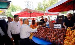 Başkan Büyükkılıç, Hürriyet Pazar Yeri'nde esnaf ve vatandaşlarla buluştu