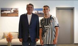 Beşiktaş: 'Profesyonel futbolcu Leandro Trossard'ın kalıcı transferi konusunda oyuncu ve kulübü Arsenal ile görüşmelere başlanmıştır.'