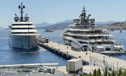 Bodrum'da süper yatlara 21 tankerle 600 bin litre yakıt ikmali