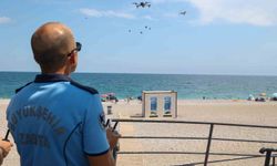 Büyükşehir zabıtası Konyaaltı Sahili'nde dron desteğiyle denetimlerini sürdürüyor