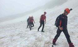 Çamlıhemşin'de mahsur kalan 3 turiste 10 saatlik çalışmaların ardından ulaşıldı