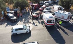 Çanakkale-İzmir karayolunda can pazarı: 4 aracın karıştığı kazada 4 kişi yaralandı