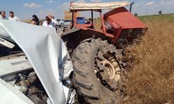 Çankırı'da otomobil park halindeki traktöre çarptı: 3 ölü, 1 yaralı