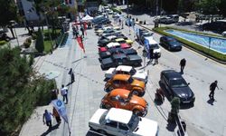Çorum'da klasik otomobil rüzgarı: Vatandaşlar büyük ilgi gösterdi