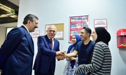 Cumhurbaşkanı Yardımcısı Cevdet Yılmaz, Fatih Merkez Kütüphanesi'ni ziyaret etti