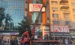 Denizli'ye Yeni Parti tabelası asıldı