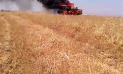 Diyarbakır'da biçerdöveri yanan Yozgatlı vatandaşa köylülerden destek: Biçerdöverin borcu için 800 bin lira topladılar