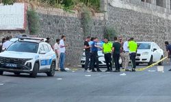 Diyarbakır'da seyir halindeki araca silahlı saldırı: 1 ağır yaralı