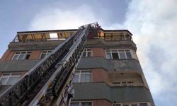 Elazığ'da 5 katlı binanın çatısında yangın: 1 kişi dumandan etkilendi
