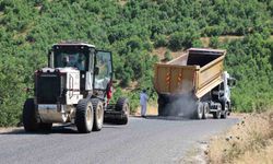 Elazığ'ın köy yollarında iyileştirme çalışmaları sürüyor