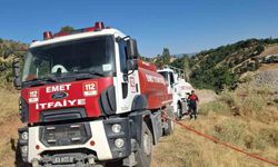 Emet'te ahır ve samanlık yangını: 2 büyükbaş hayvan telef oldu, 400 balya saman yandı