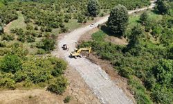 Erenler'de kırsal mahallelerde üstyapı ve yol çalışmaları sürüyor
