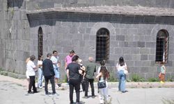 Ermenistanlı gazeteciler Kars'ı Keşfetti: Türkiye-Ermenistan medya değişim programı kapsamında tarih ve kültür turu