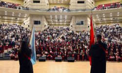 ERÜ Eğitim Fakültesi yeni mezunlarını verdi
