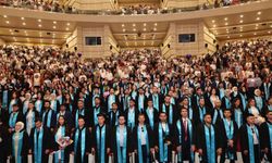 ERÜ Havacılık ve Uzay Bilimleri Fakültesi'nde mezuniyet sevinci