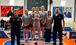 Erzincan ANALİG badmintonda kız ve erkeklerde grup birincisi oldu