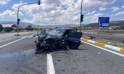 Erzincan'da 5 kişinin yaralandığı trafik kazası kamerada