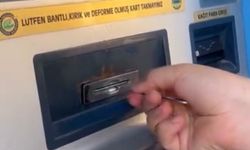 Eskişehir Büyükşehir Belediyesi'ne ait otomattan kartını ancak cımbızla alabildi