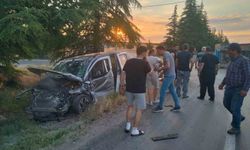 Eskişehir'de hafif ticari araç ile traktör çarpıştı: 2 yaralı