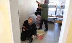 Fedakar öğretmenler tatilde okulu yeni döneme hazırlıyor