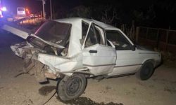 Hafif ticari araç, otomobile arkadan çarptı: 2 yaralı