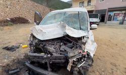 Hakkari'de trafik kazası: 3 yaralı