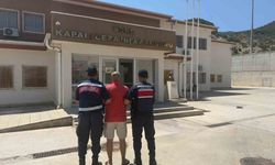 Hırsızlık suçundan aranan şahıs Kuşadası'nda yakalandı