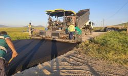 Kars'ta köy yollarında ulaşım hamlesi! BSK ve beton yol çalışmaları aralıksız sürüyor